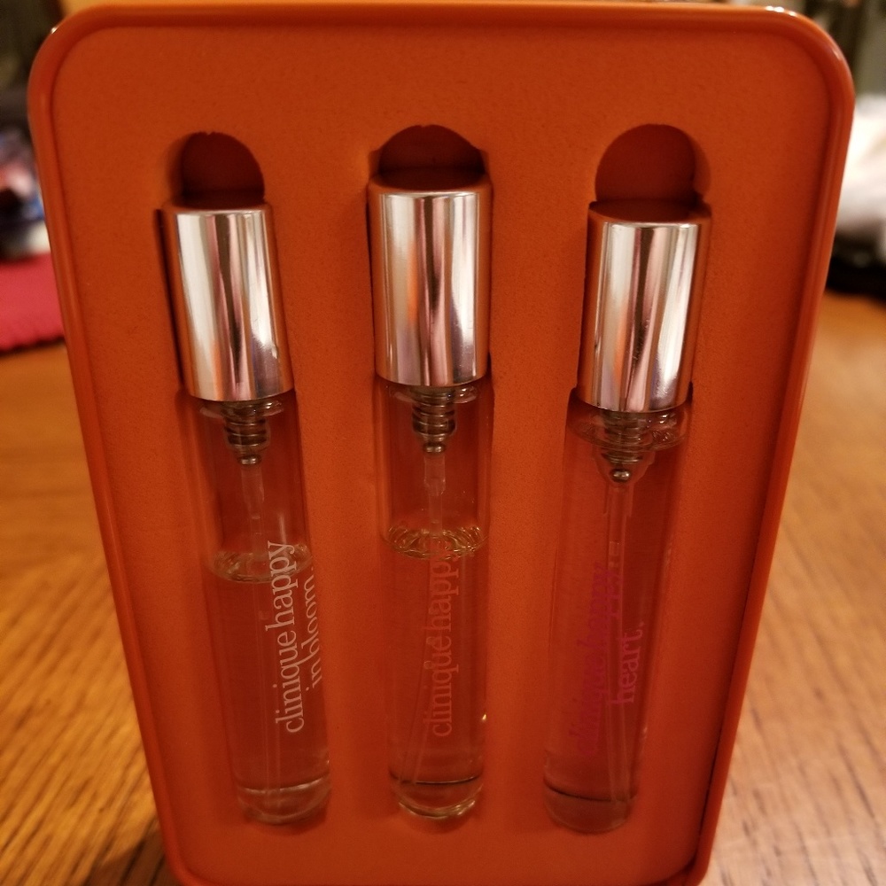 Clinique, Set of 3 mini purse.